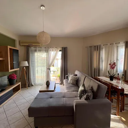 Antonis Kavros In The Center Of Chania 하니아