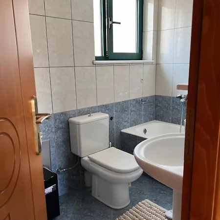 Antonis Kavros In The Center Of Chania * 하니아