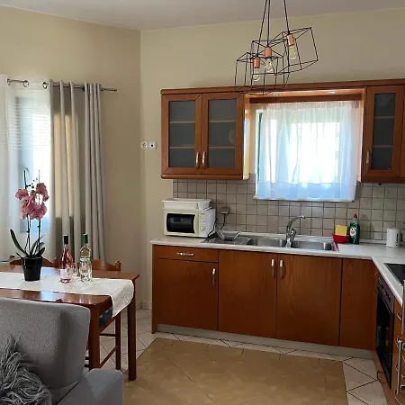 Antonis Kavros In The Center Of Chania 하니아