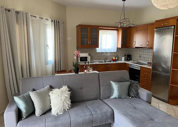 Antonis Kavros In The Center Of Chania * La Canée