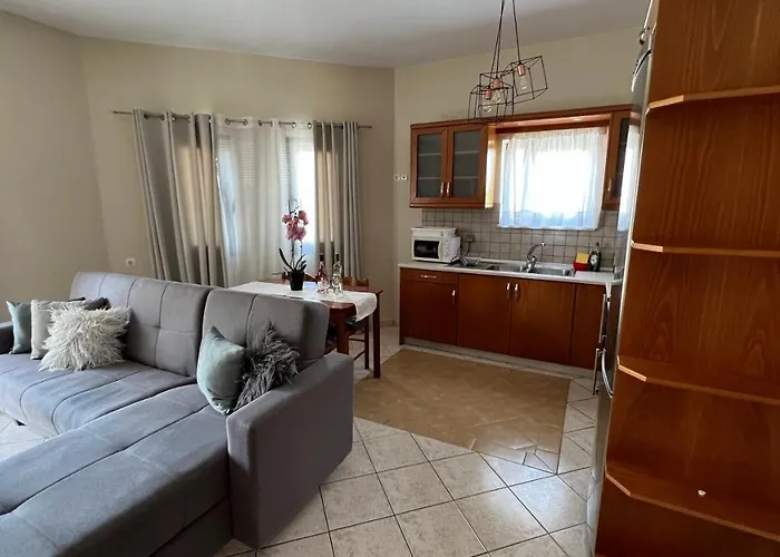 Antonis Kavros In The Center Of Chania * La Canée